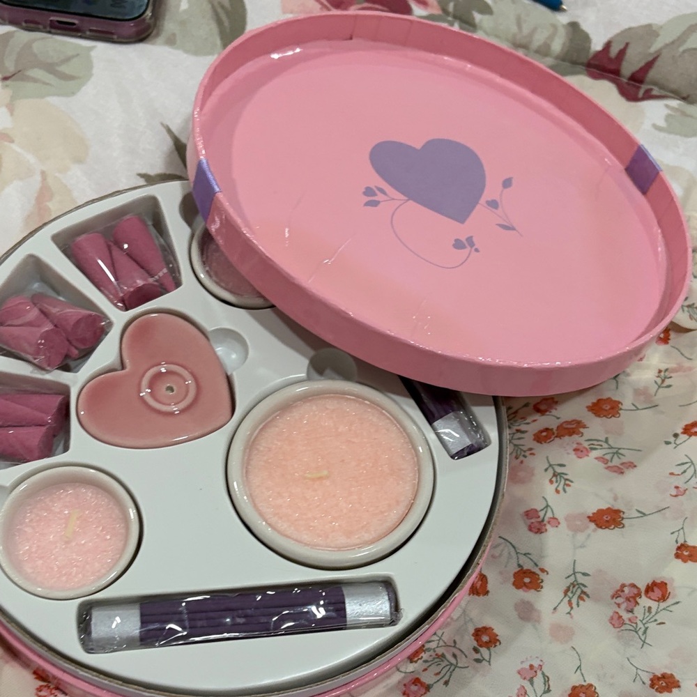 Avon Pink and Purple - Picture 4 of 4